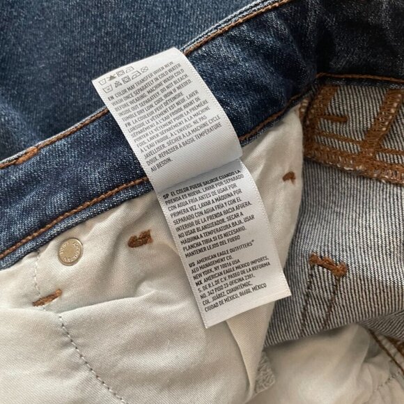 American Eagle Mom Jeans Distressed Knees/Hem Medium Blue Wash, Size 4 - Picture 8 of 10